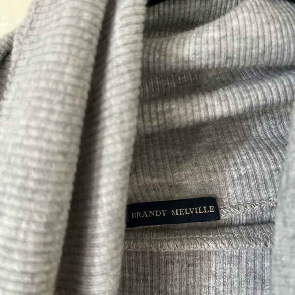 Brandy Melville Cropped Ribbed Gray Turtleneck Sweater - Picture 4 of 8
